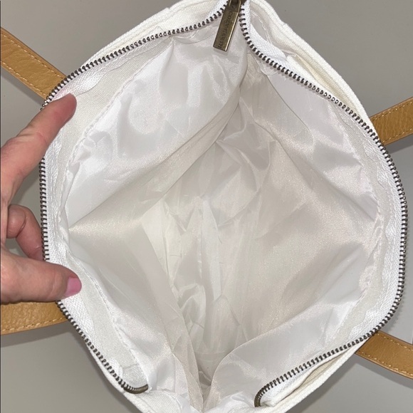 Cozy Earth white and Tan Tote Bag NWT / lined inside, large outer pocket OS - Picture 10 of 11